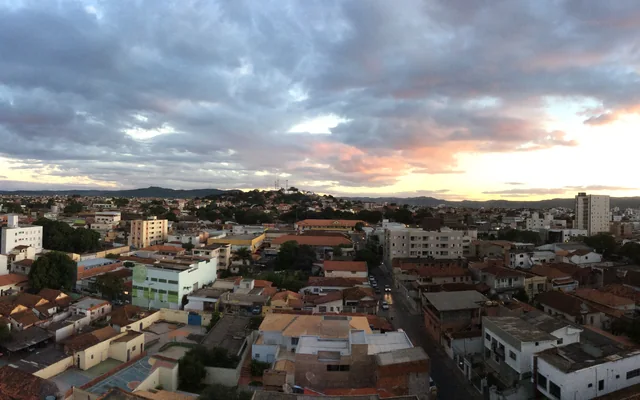 vista panorâmica da cidade ao entardecer em Montes Claros