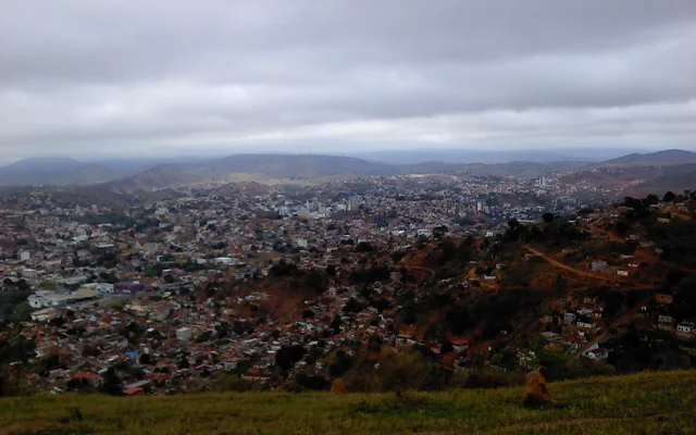 Vista panorâmica de área urbana em Teófilo Otoni